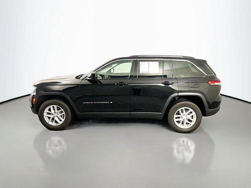 Diamond Black 2023 Jeep Grand Cherokee Laredo X