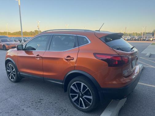 Monarch Orange 2017 Nissan Rogue Sport SL
