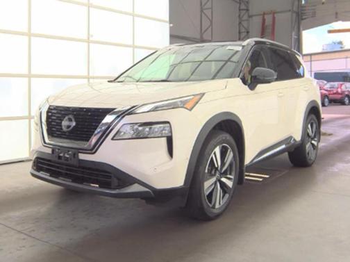 2 Tone White / Black Roof 2023 Nissan Rogue SL