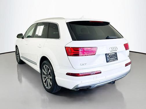 Glacier White Metallic 2018 Audi Q7 3.0T Prestige