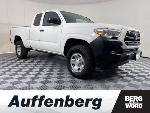 Photo 1 of 28 of 2017 Toyota Tacoma SR