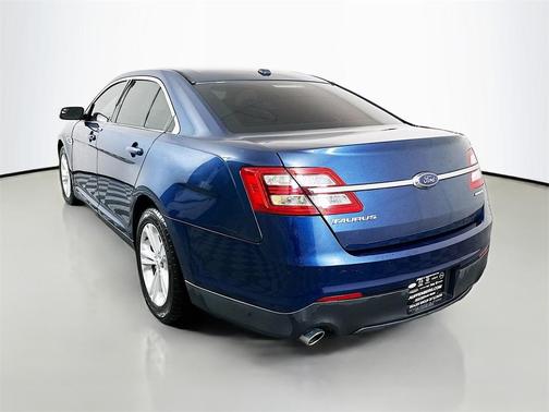 2017 Ford Taurus SE