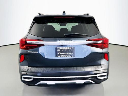 Gravity Gray 2023 Kia Seltos SX
