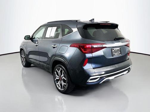 Gravity Gray 2023 Kia Seltos SX