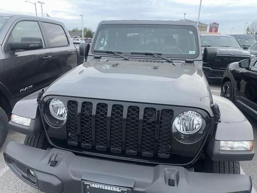 2022 Jeep Gladiator Sport