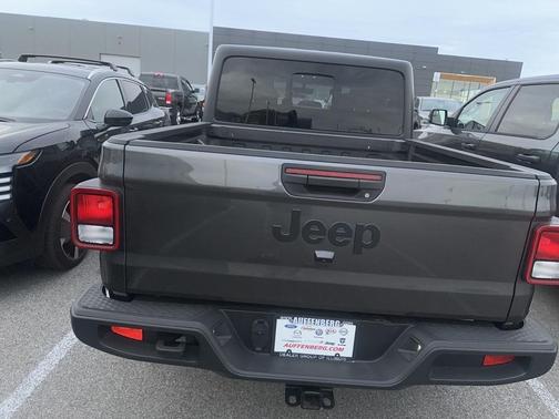 2022 Jeep Gladiator Sport