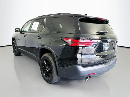 Mosaic Black Metallic 2023 Chevrolet Traverse LS