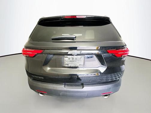 Mosaic Black Metallic 2023 Chevrolet Traverse LS