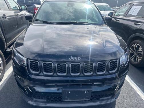 Diamond Black 2025 Jeep Compass Latitude