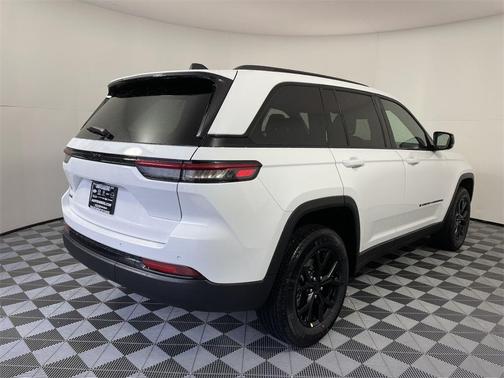 2025 Jeep Grand Cherokee Laredo