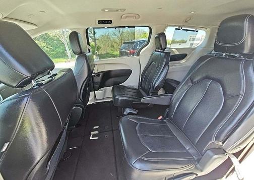 2022 Chrysler Pacifica Touring-L