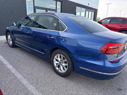 Reef Blue Metallic 2017 Volkswagen Passat 1.8T S