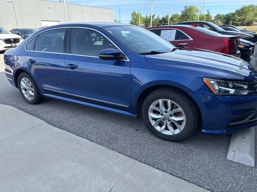 Reef Blue Metallic 2017 Volkswagen Passat 1.8T S