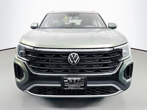 Avocado Green Pearl 2026 Volkswagen Atlas Cross Sport 2.0T SEL