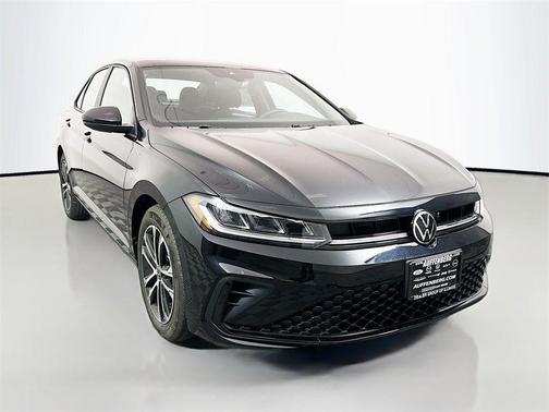 Deep Black Pearl 2026 Volkswagen Jetta 1.5T Sport