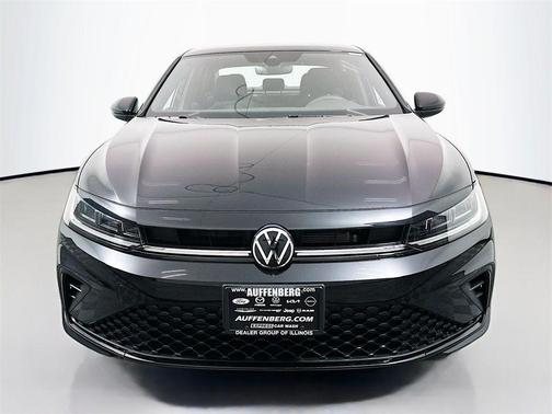 Deep Black Pearl 2026 Volkswagen Jetta 1.5T Sport