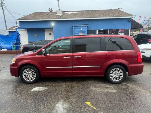 2013 Chrysler Town & Country Touring-L