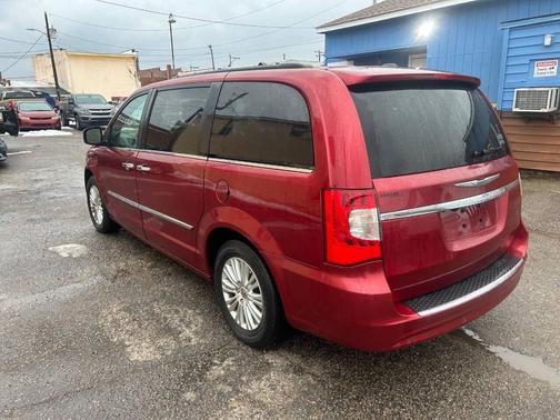 2013 Chrysler Town & Country Touring-L