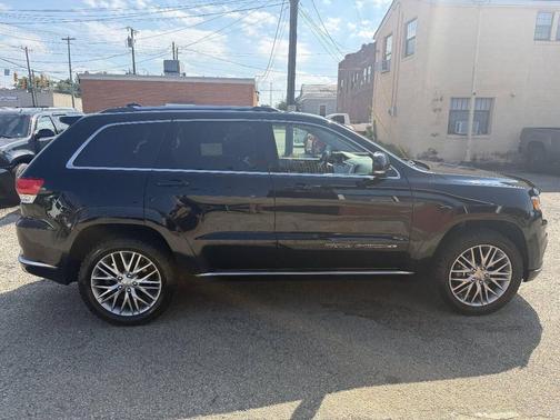 Diamond Black Crystal Pearlcoat 2018 Jeep Grand Cherokee Summit