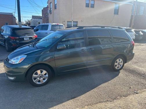 2004 Toyota Sienna XLE