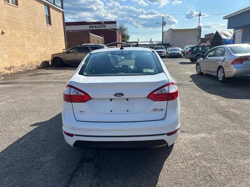 Oxford White 2016 Ford Fiesta SE