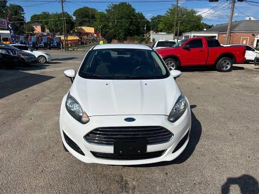 Oxford White 2016 Ford Fiesta SE