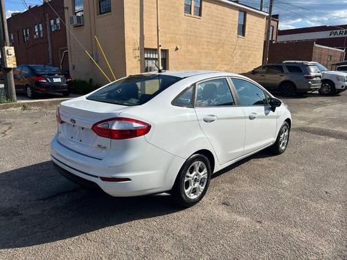 Oxford White 2016 Ford Fiesta SE