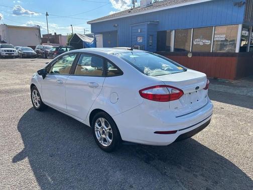 Oxford White 2016 Ford Fiesta SE