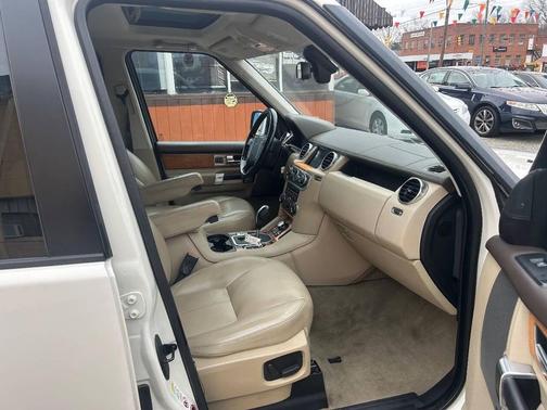 2010 Land Rover LR4 Base