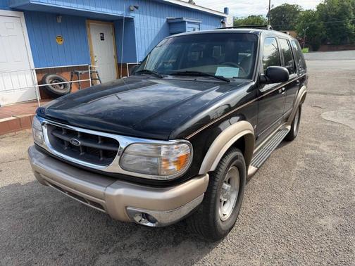 Black Clearcoat 2000 Ford Explorer Eddie Bauer