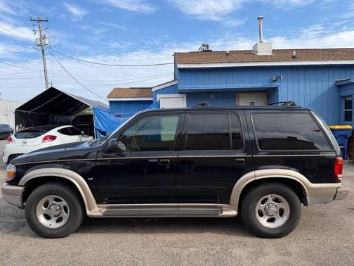 Black Clearcoat 2000 Ford Explorer Eddie Bauer