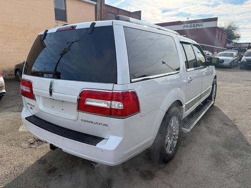 2011 Lincoln Navigator Base
