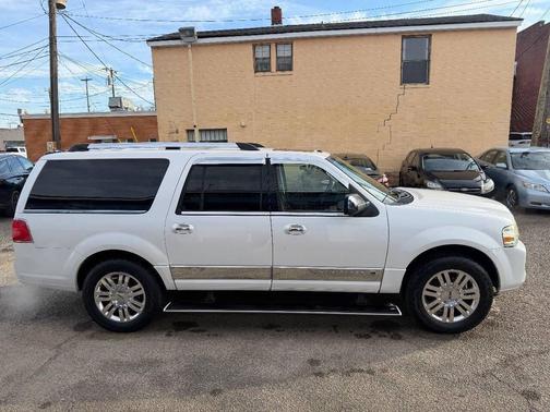 2011 Lincoln Navigator Base