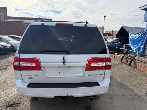 2011 Lincoln Navigator Base