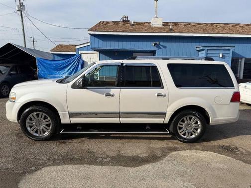 2011 Lincoln Navigator Base