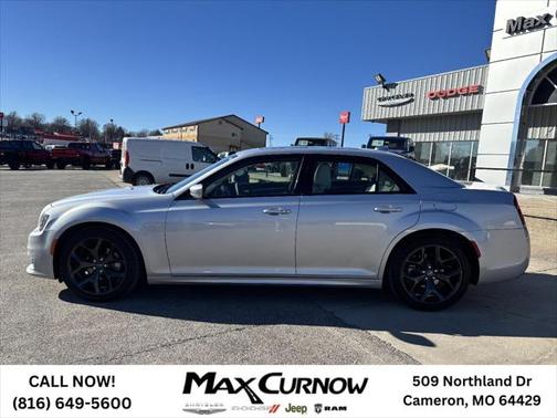2023 Chrysler 300 Touring