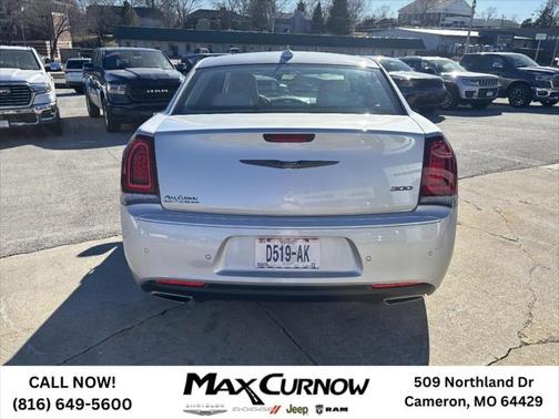 2023 Chrysler 300 Touring