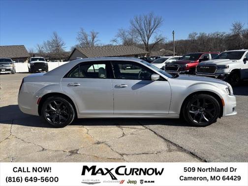 2023 Chrysler 300 Touring