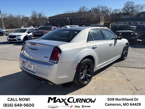 2023 Chrysler 300 Touring