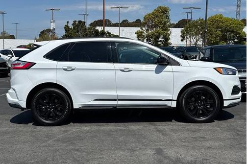 2022 Ford Edge SE