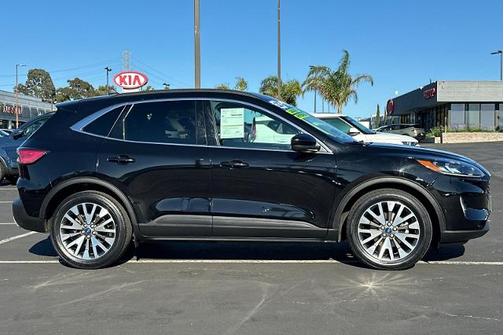 2022 Ford Escape TITANIUM