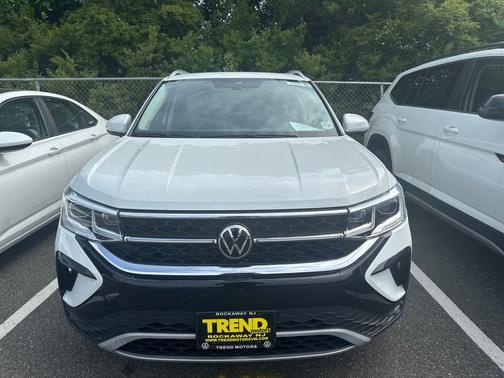 Pure White 2023 Volkswagen Taos 1.5T SEL