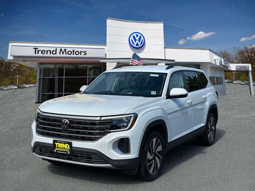 Pure White 2024 Volkswagen Atlas 2.0T SE