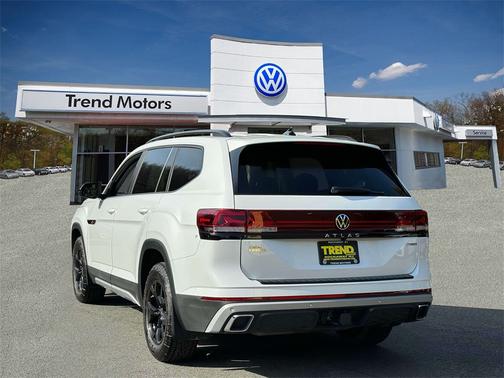 2024 Volkswagen Atlas 2.0T Peak Edition SEL