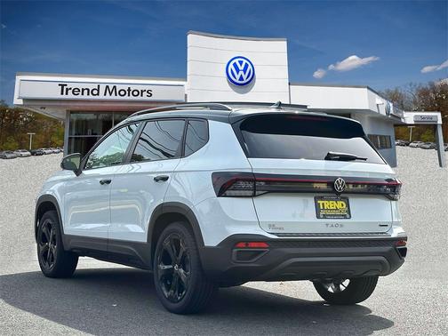 2025 Volkswagen Taos 1.5T SE Black