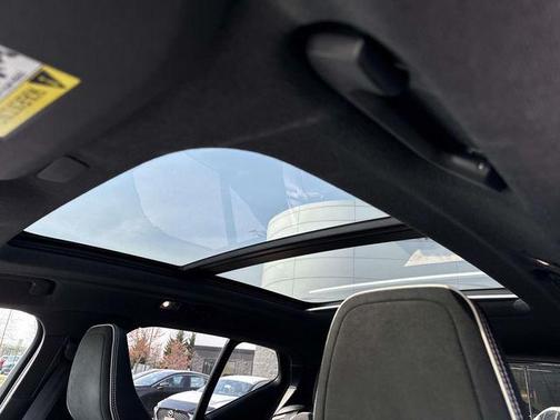 2021 Volvo XC40 T5 R-Design