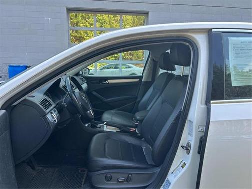 2012 Volkswagen Passat 2.5 SE