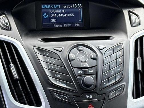 Oxford White 2012 Ford Focus SE
