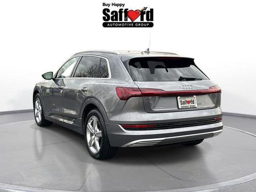 2019 Audi e-tron Premium Plus