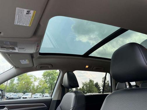 Pure White 2019 Volkswagen Atlas 3.6L SE w/Technology